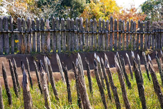 吉野ケ里遺跡の集落防衛のための柵と逆茂木